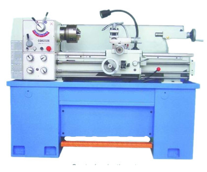 Cq6232e CNC-Metalldrehbank-Hochgeschwindigkeitsantierschütterungs-Metallpräzisions-Drehbank 1