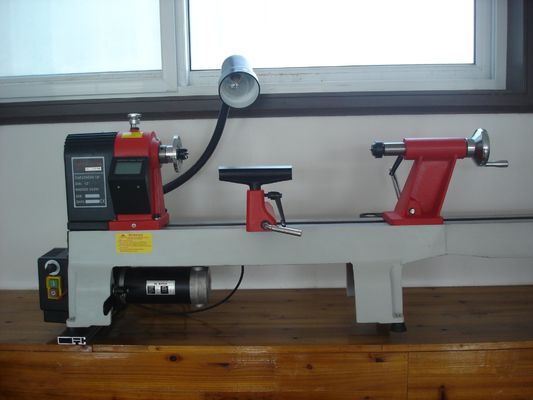 Einfache Geschwindigkeits-Änderungs-Mini Wood Lathe Carving Machine ISO-Bescheinigung